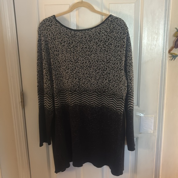 Animal print/black tunic sweater top - Picture 4 of 5